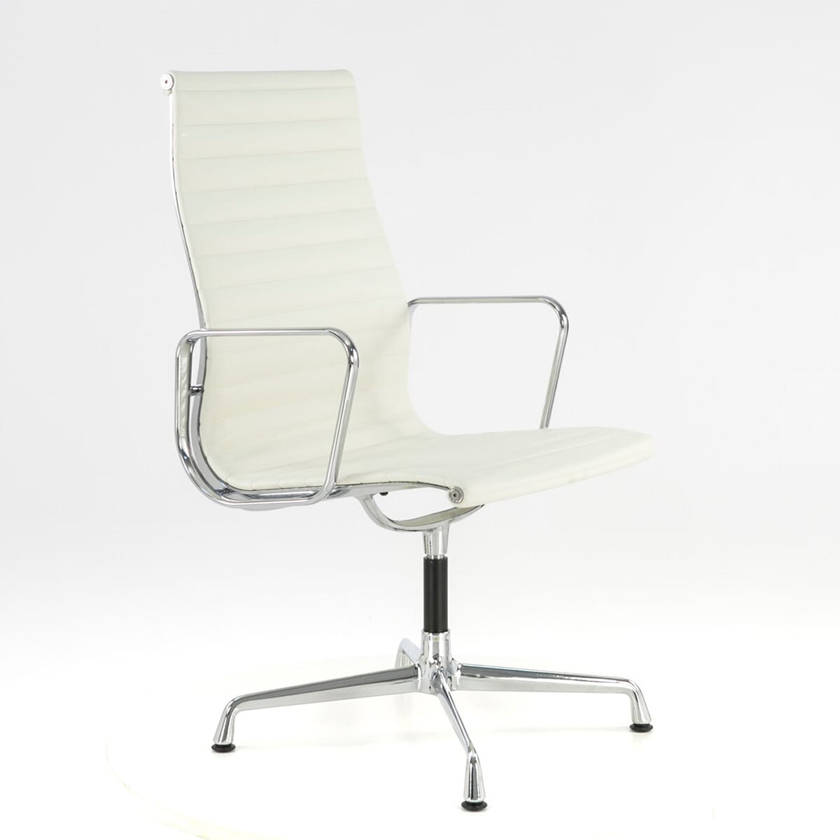 Eames ea shop 109