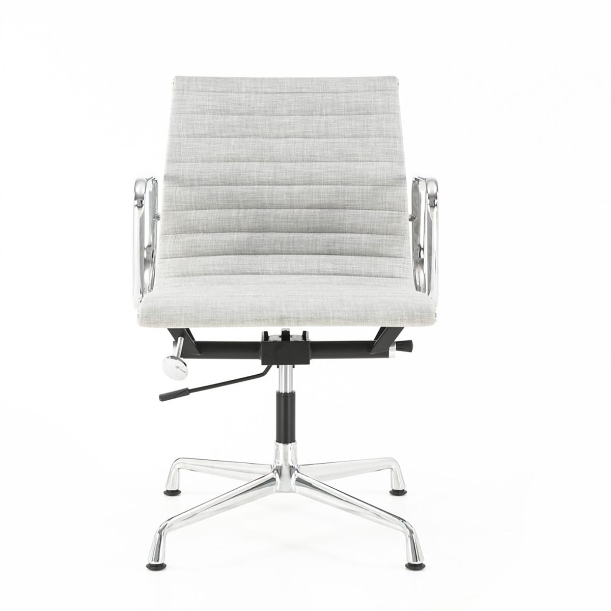 Eames Office AlumInium Chair EA 118 In Light Grey Cotton